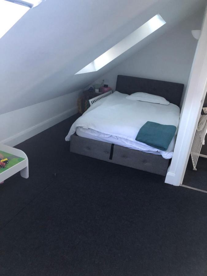2 X Double Rooms In Cheam Exteriör bild