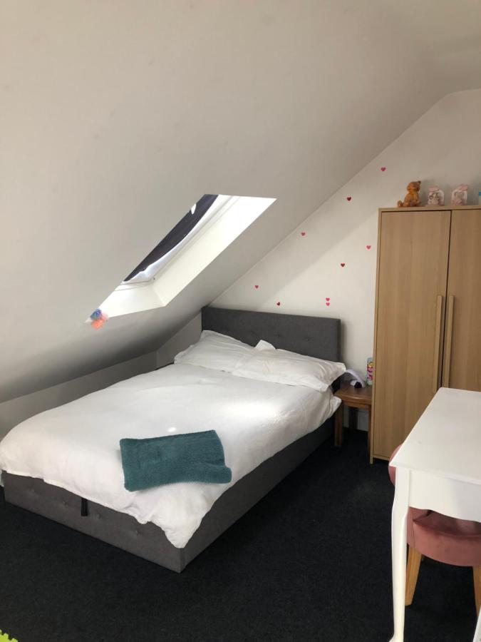2 X Double Rooms In Cheam Exteriör bild