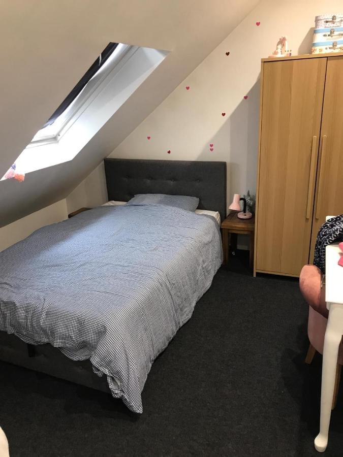 2 X Double Rooms In Cheam Exteriör bild